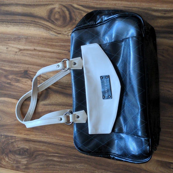 Mary Kay Duffle Bag - Picture 2 of 3